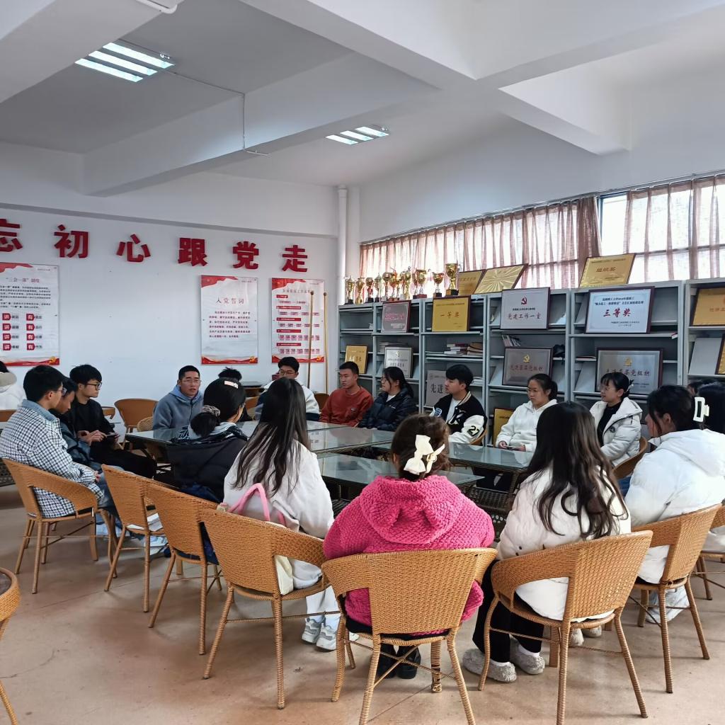 色情论坛
学生第四党支部开展“学雷锋”实践活动