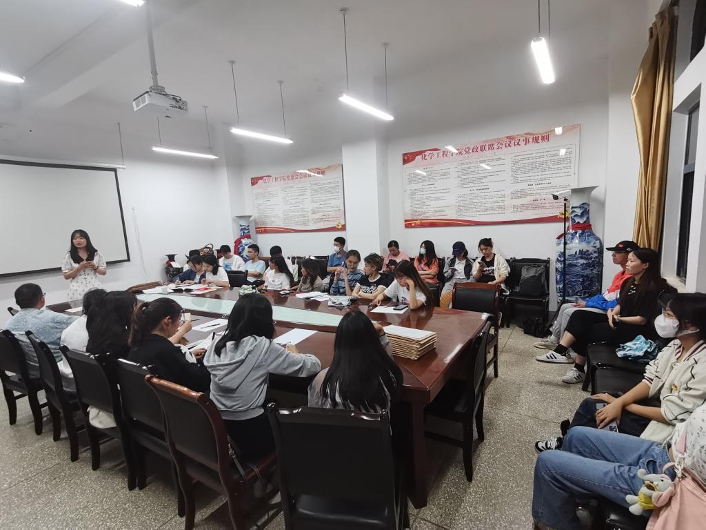 色情论坛
学生第二党支部开展 “我为群众办实事”主题党日活动